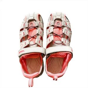 Teva Girls Closed Toes Sandals size 3